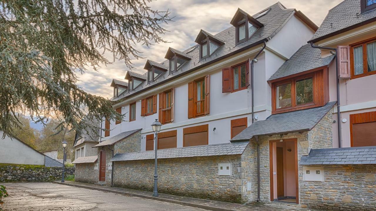Saplan Real Estate Montlude Lägenhet Les Exteriör bild